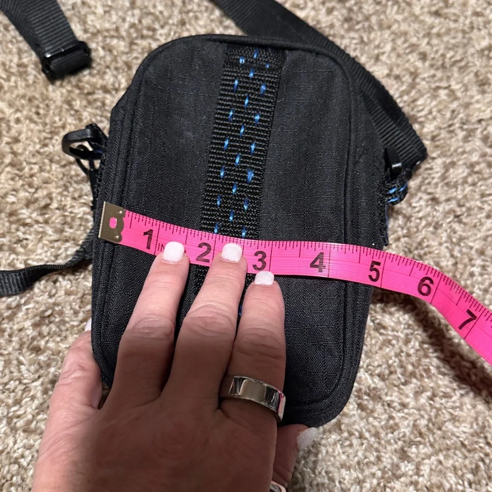Samsonite camera bag / travel bag w/removeable strap & plenty of pockets - EUC!